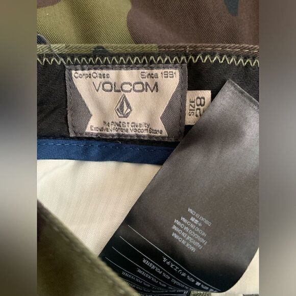 Volcom VMonty shorts 22 NWT army print - Picture 3 of 5